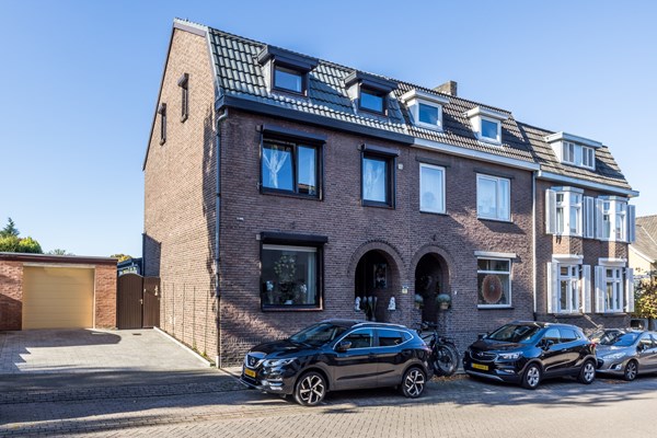 Onder bod: Ruime karakteristieke jaren 30 woning op een ruim perceel nabij centrum Simpelveld